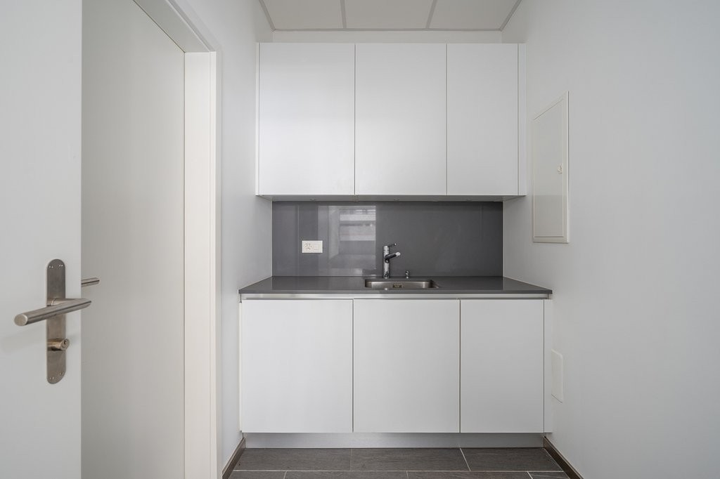 160m² shop, photo 3 of 5