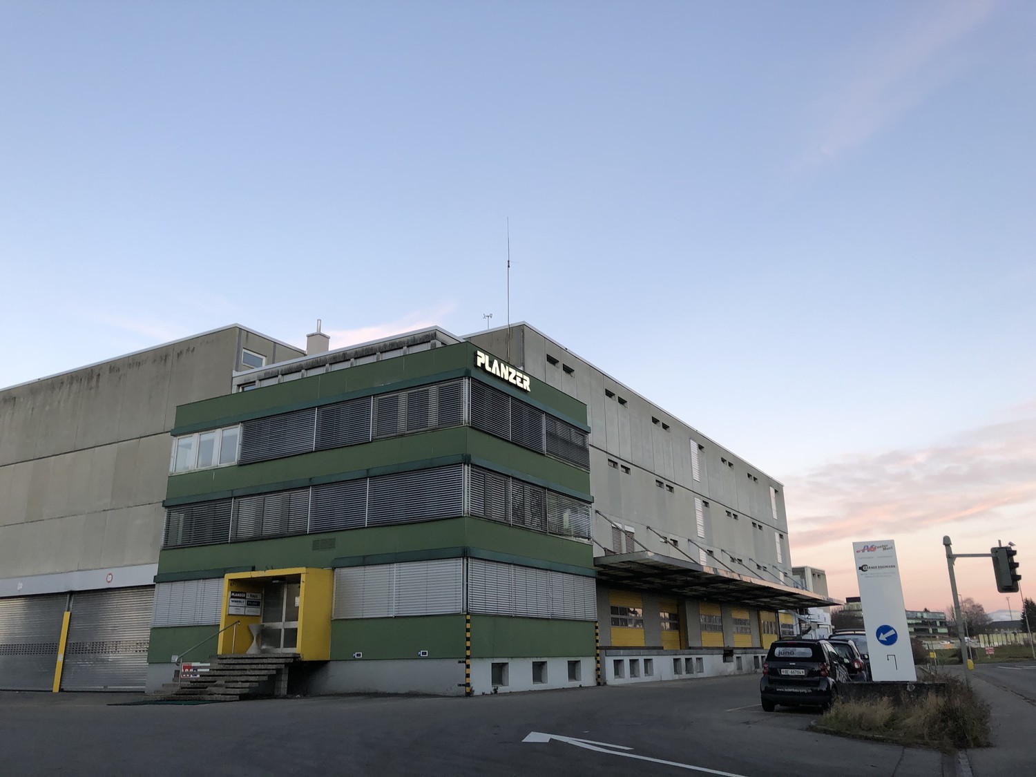8595m² commercial