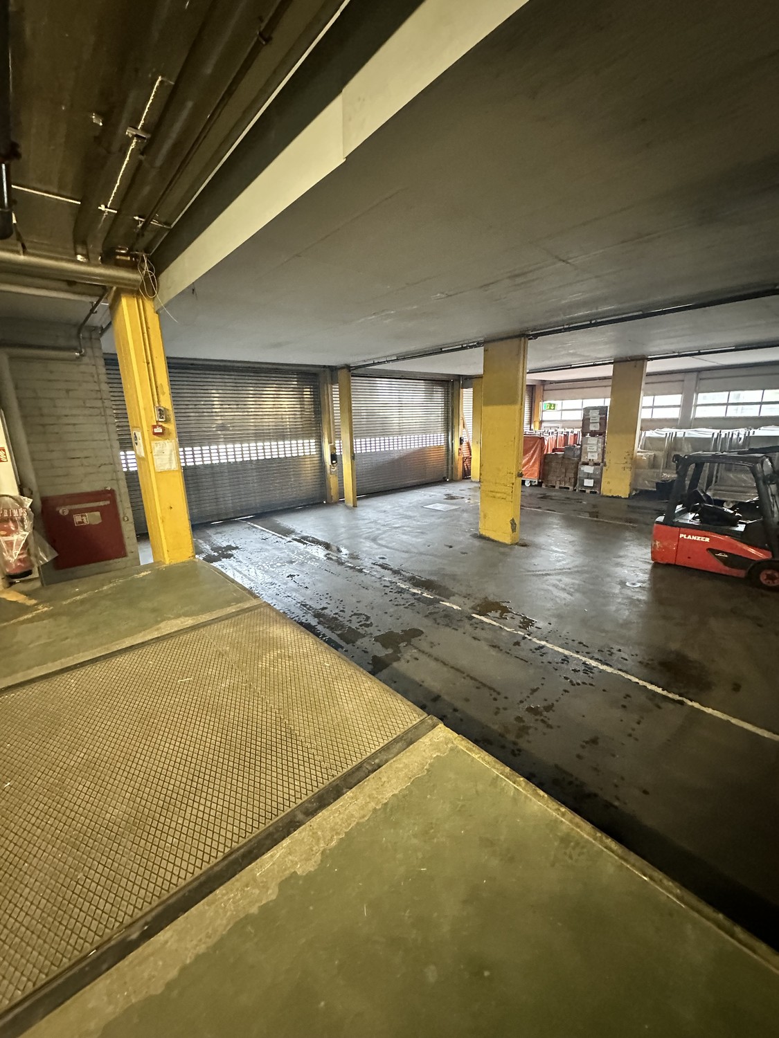 8595m² commercial