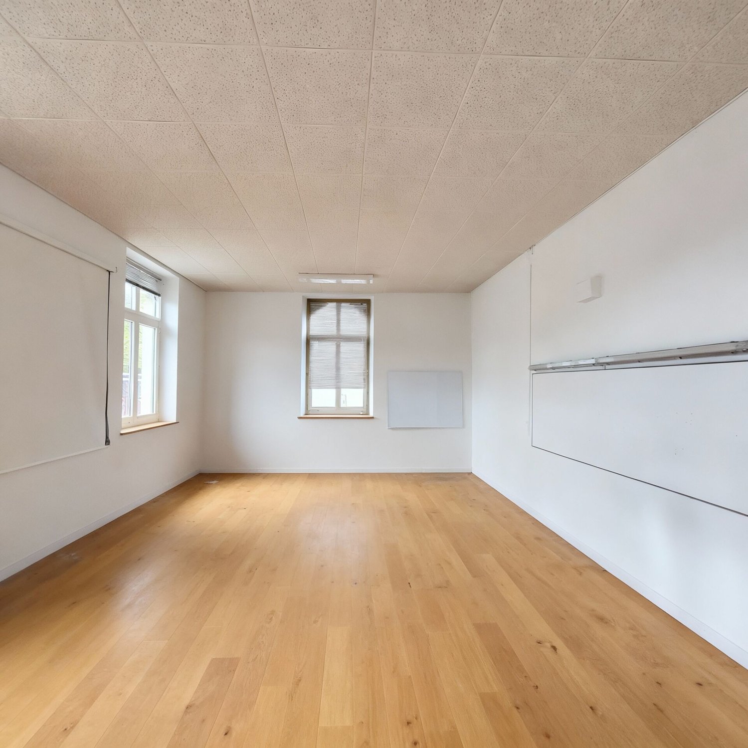 158m² office