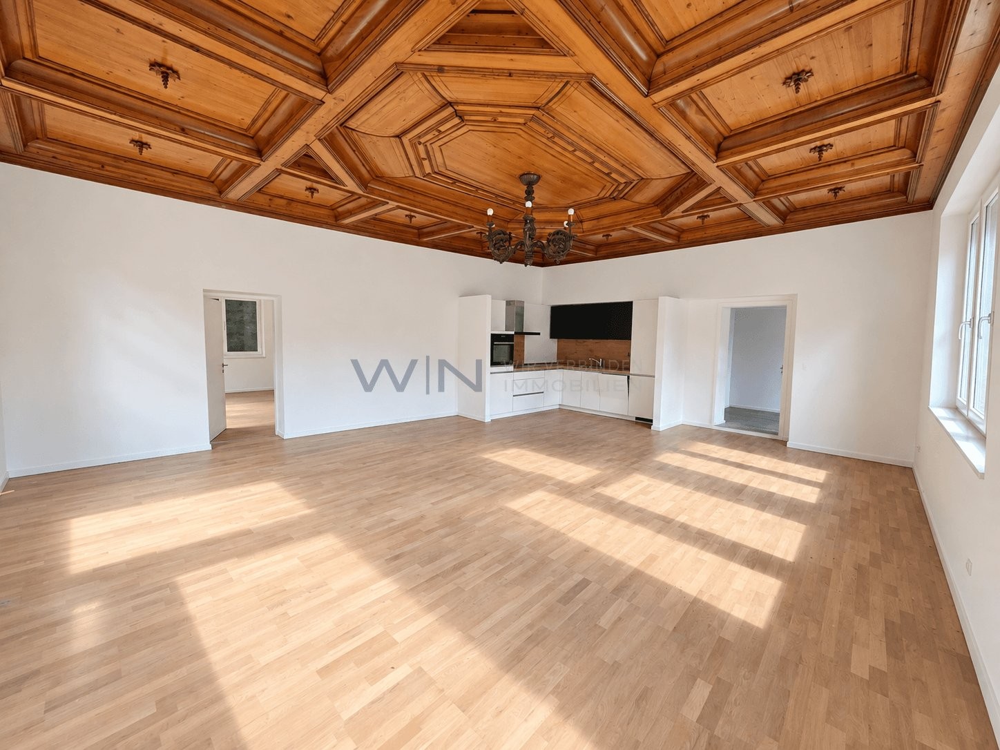 23 rooms multi family house, photo 1 of 10
