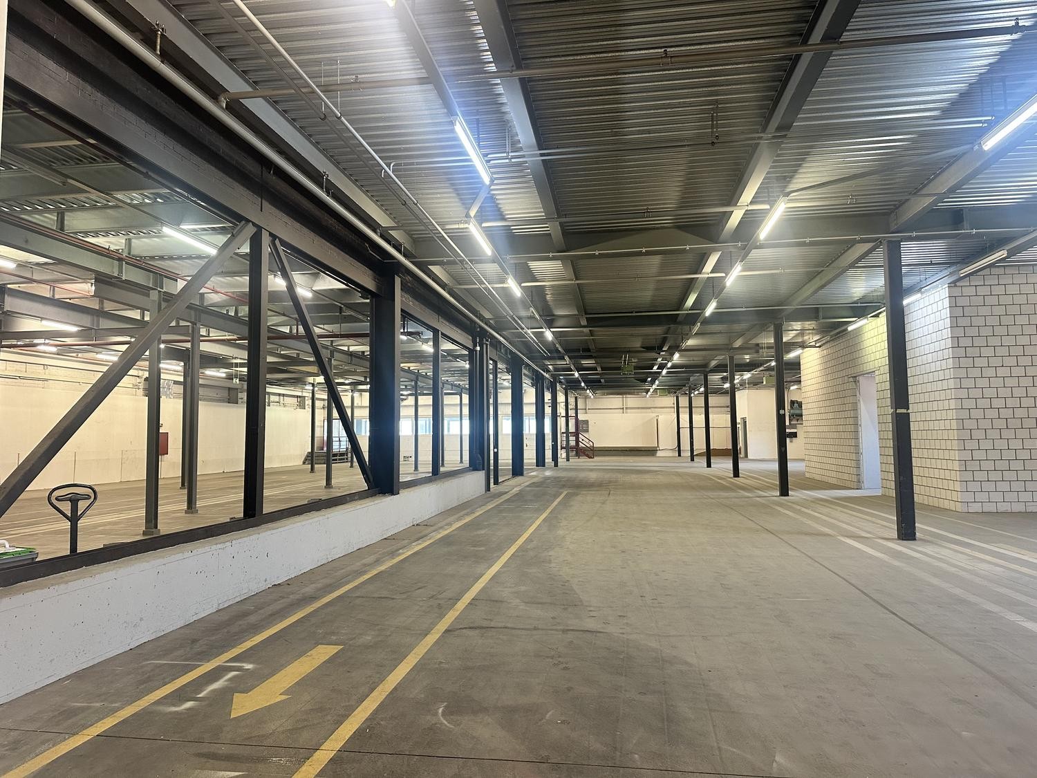 1740m² storage room, photo 4 of 10