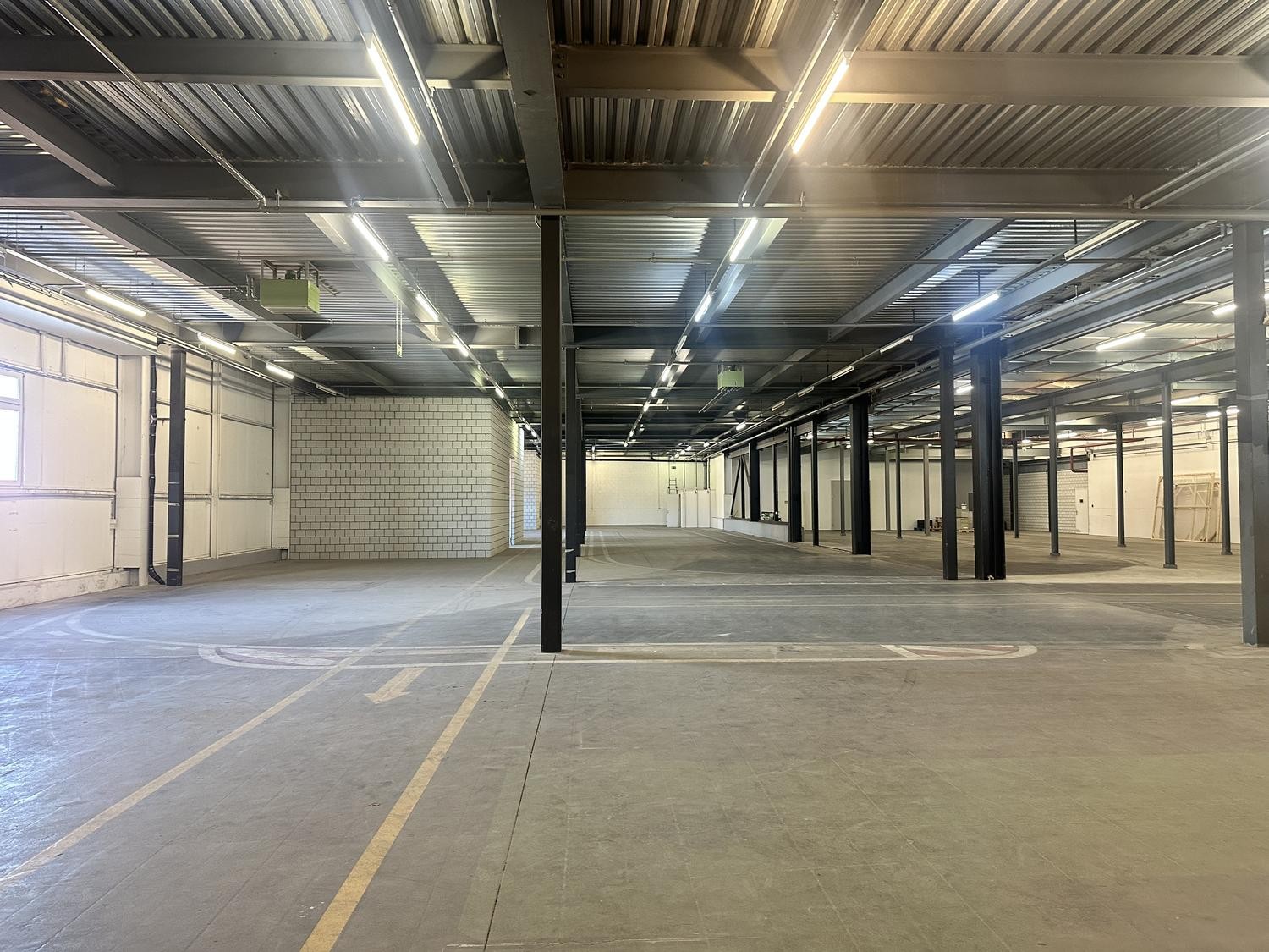 1740m² storage room, photo 2 of 10
