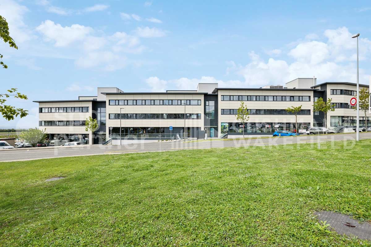200m² commercial, photo 2 of 9