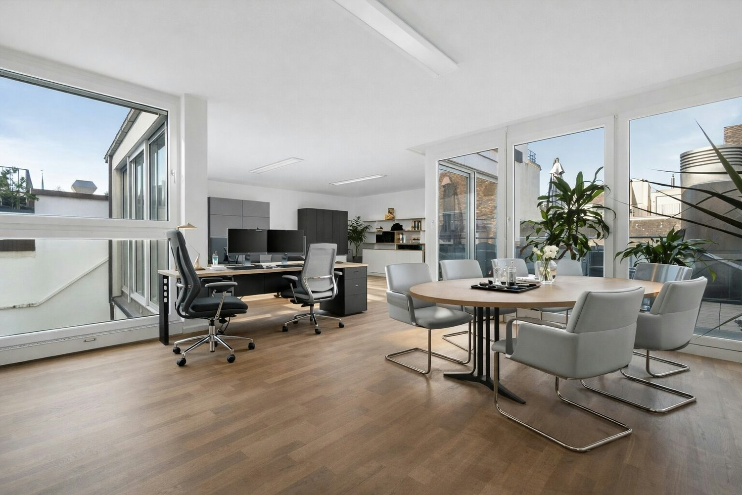 189m² office, photo 1 of 10