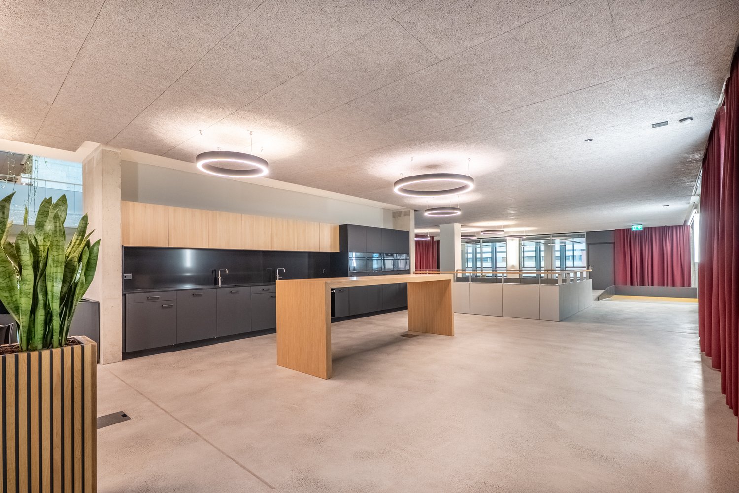 1990m² commercial, photo 6 of 9