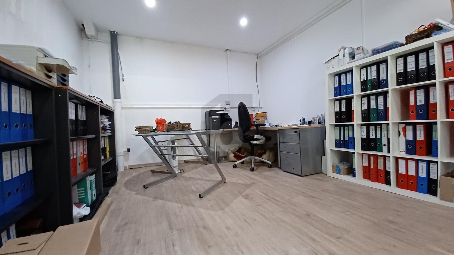 85m² shop, photo 2 of 4