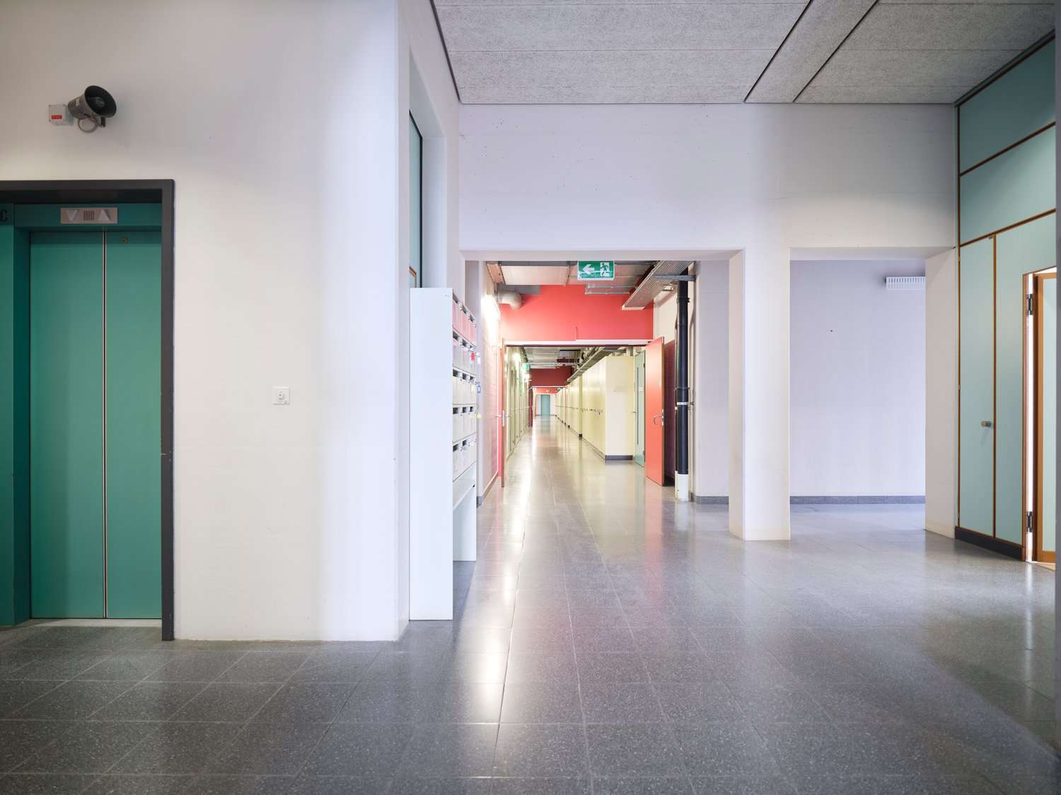 1600m² office, photo 2 of 10