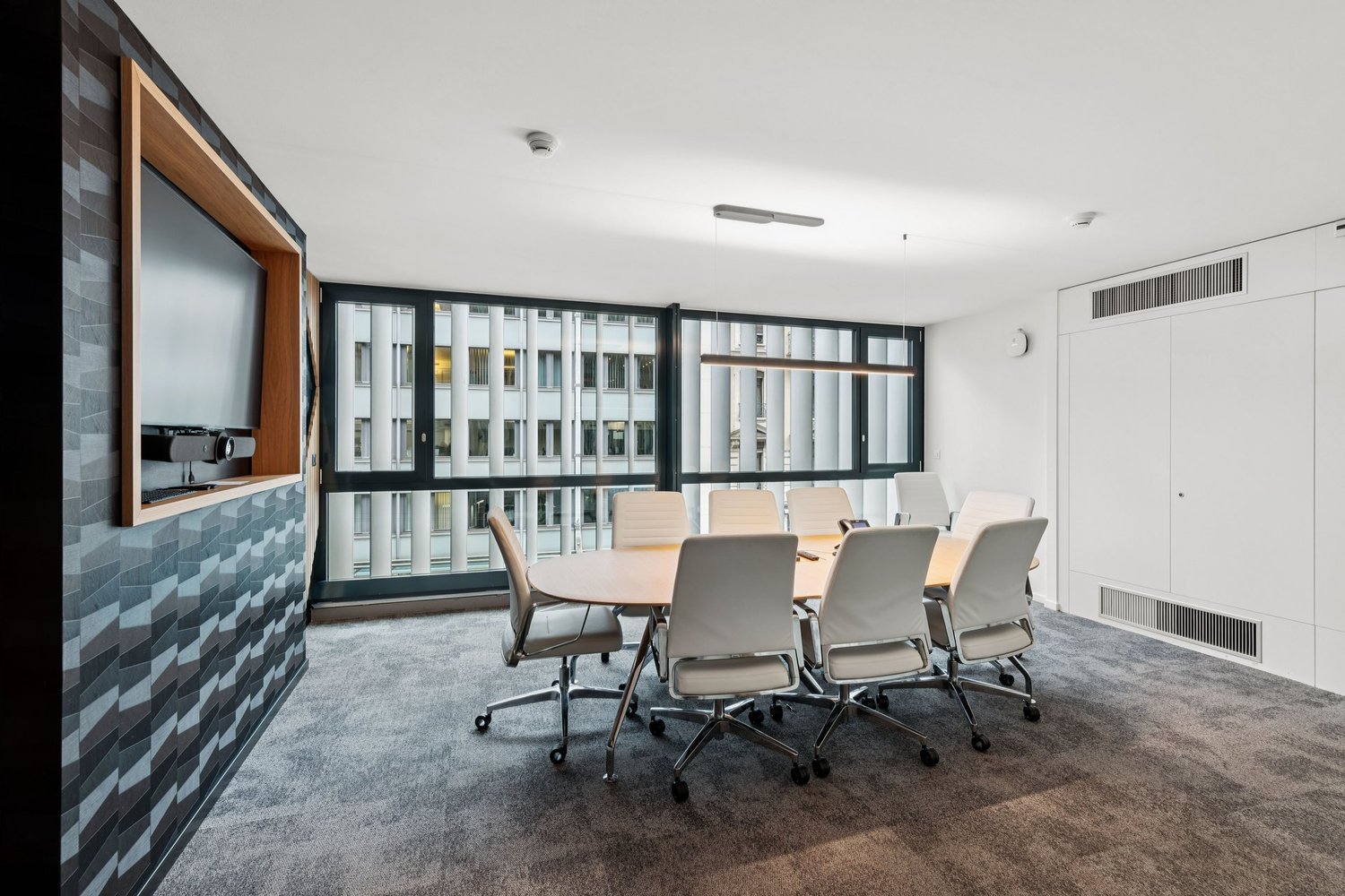 350m² office