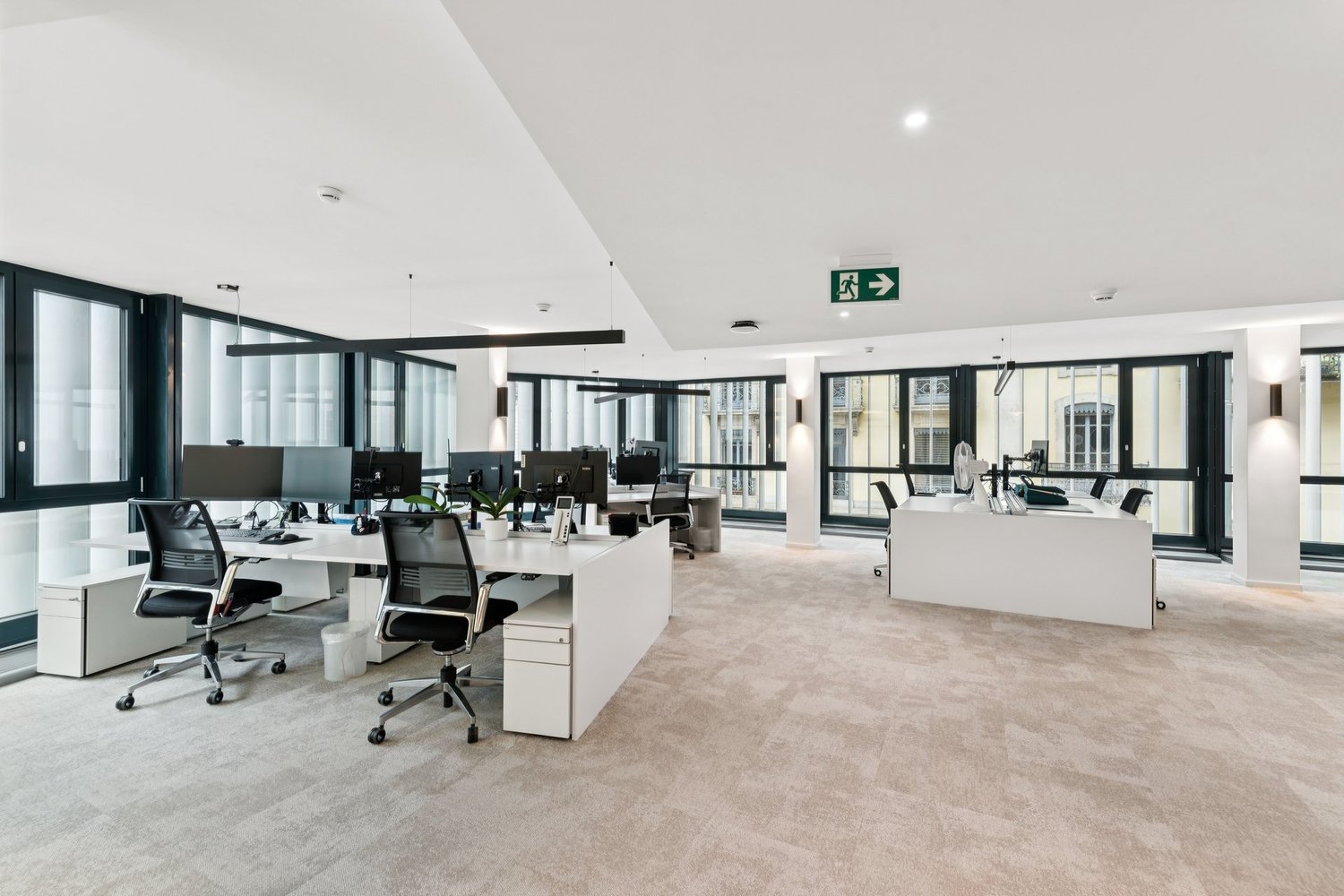 350m² office