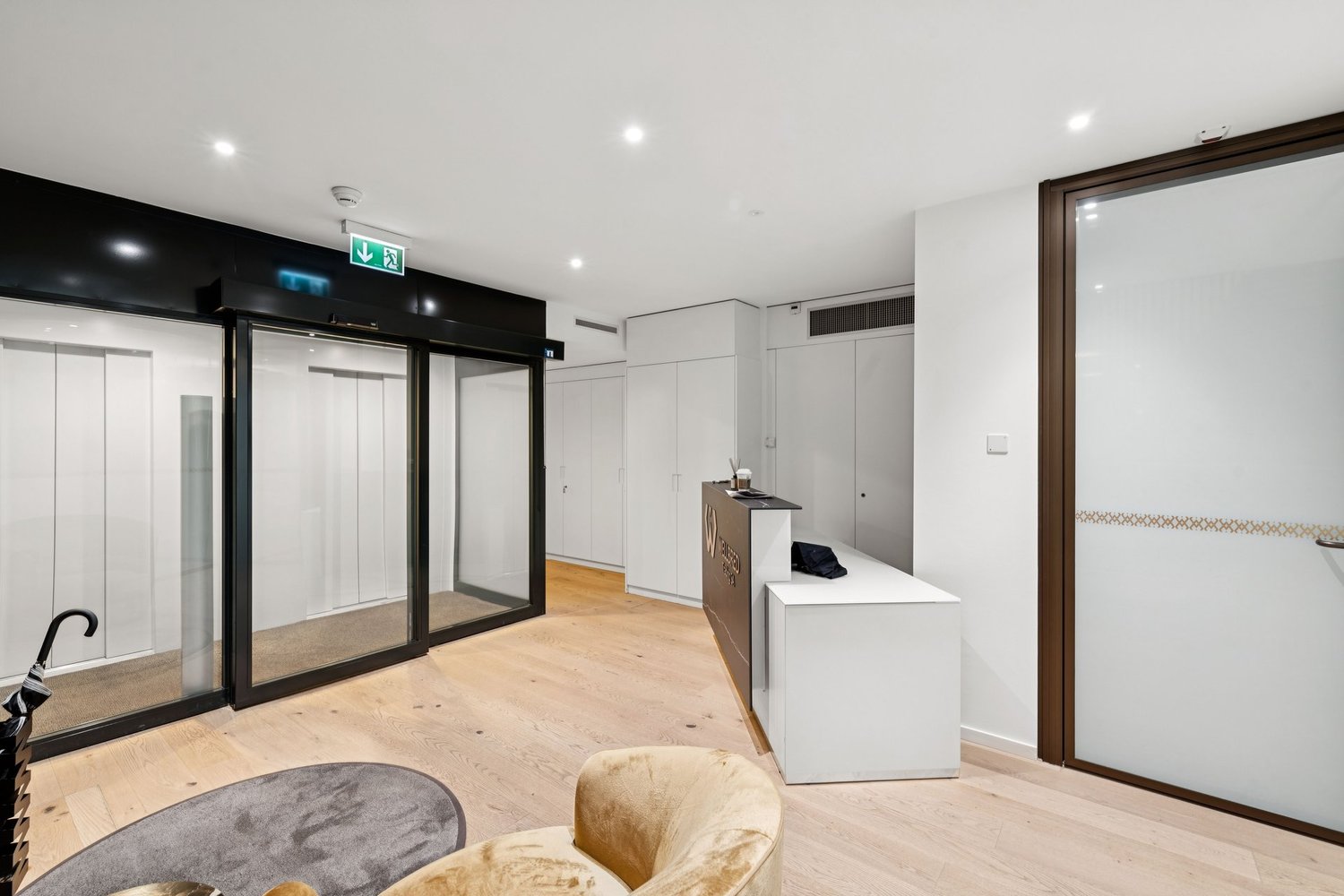 350m² office