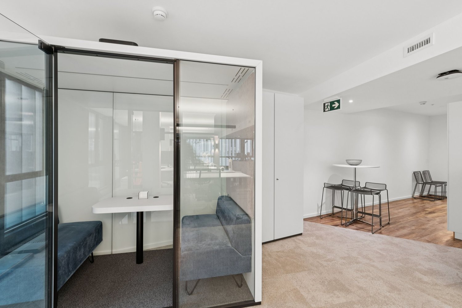 350m² office