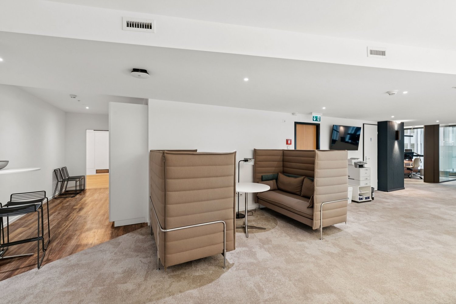 350m² office