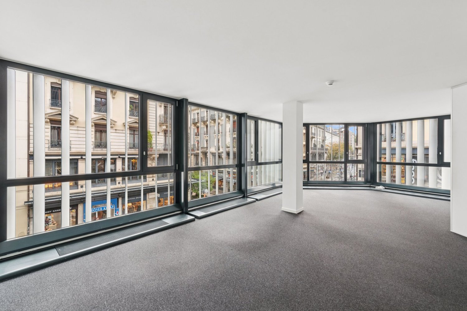 350m² office
