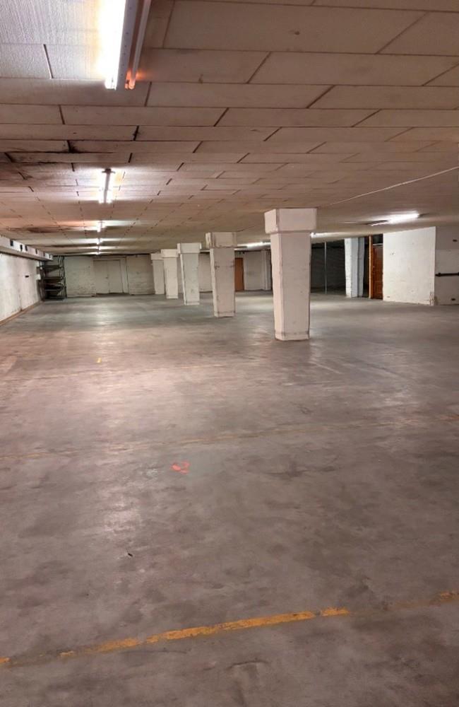 454m² storage room, photo 1 of 3