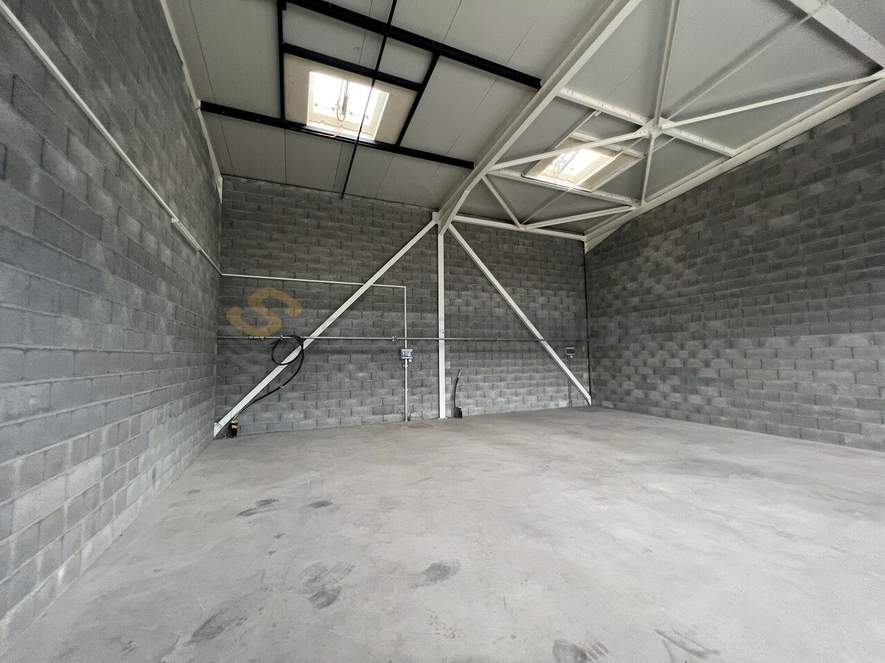 60m² commercial