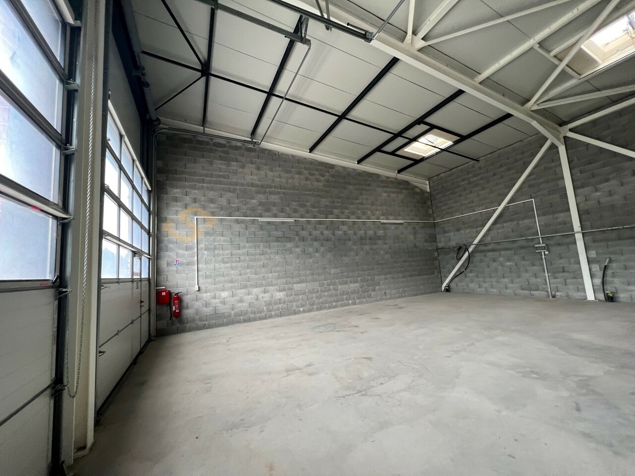 60m² commercial