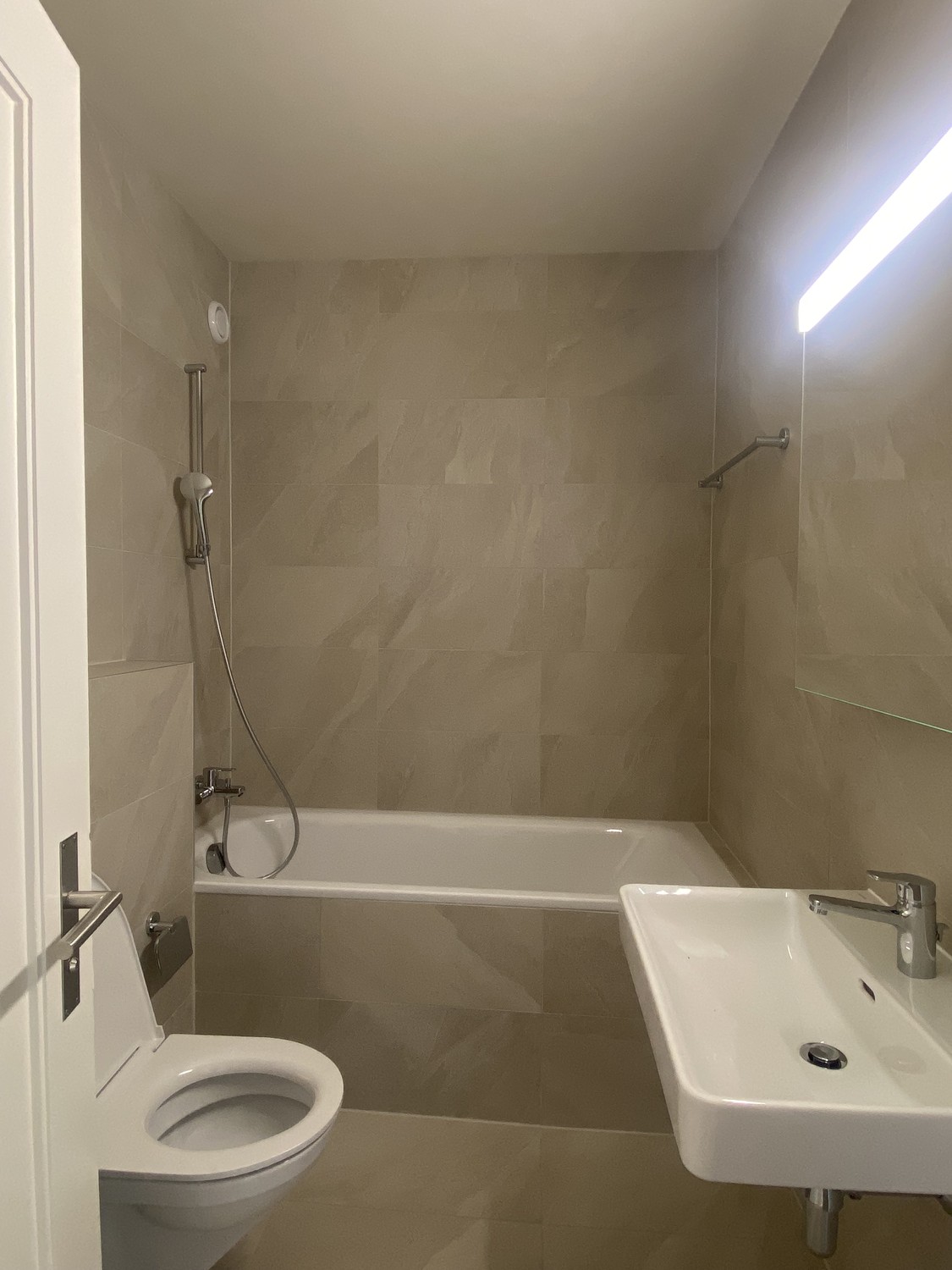 5 rooms apartment