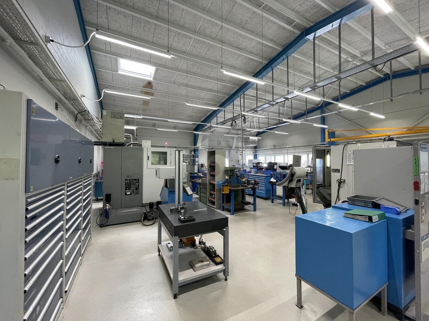 1840m² industrial object, photo 1 of 4