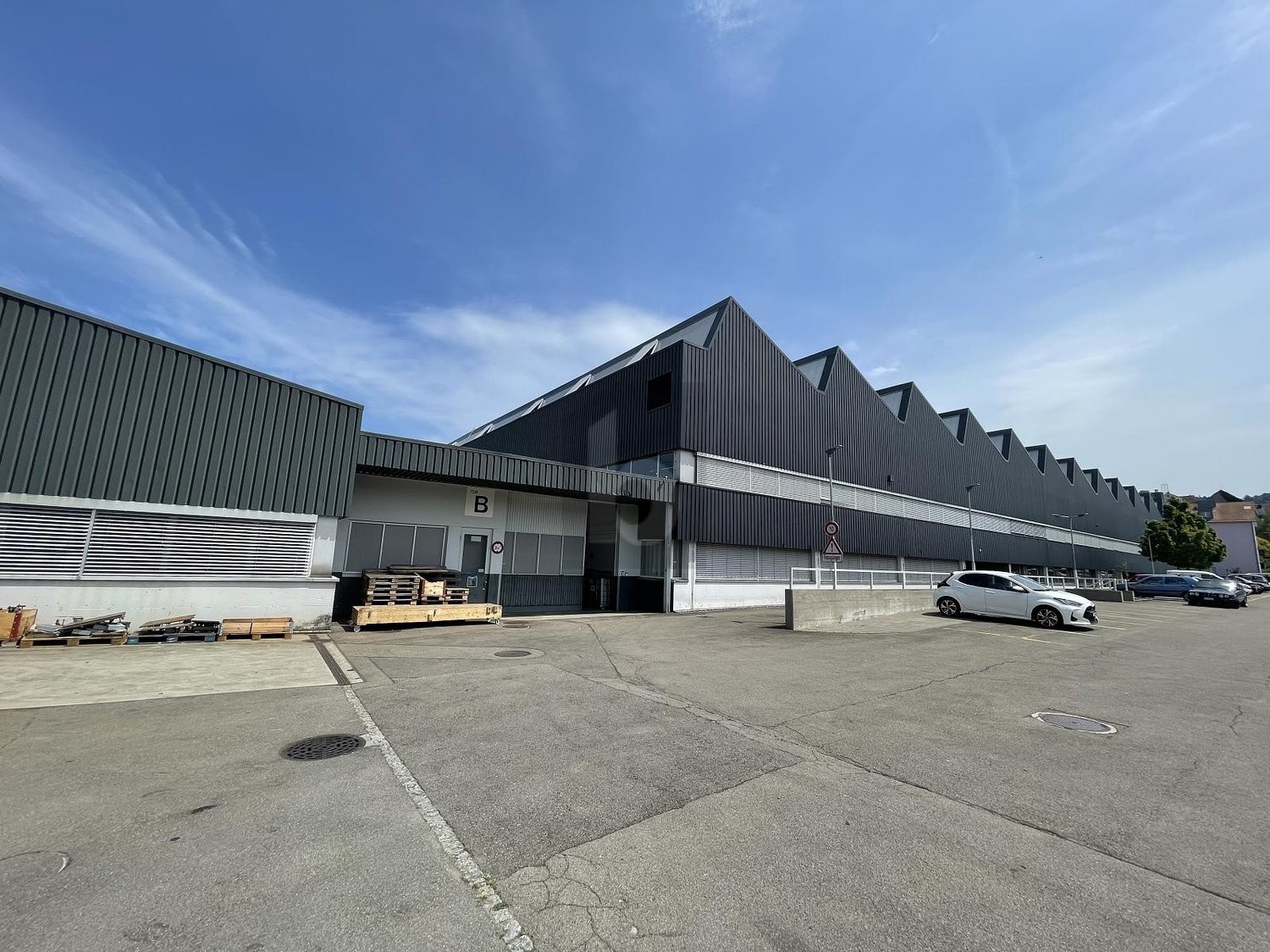 1840m² industrial object, photo 2 of 4