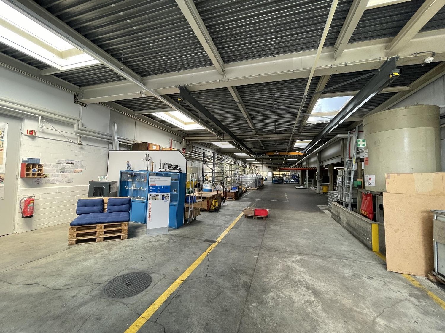1840m² industrial object, photo 3 of 4