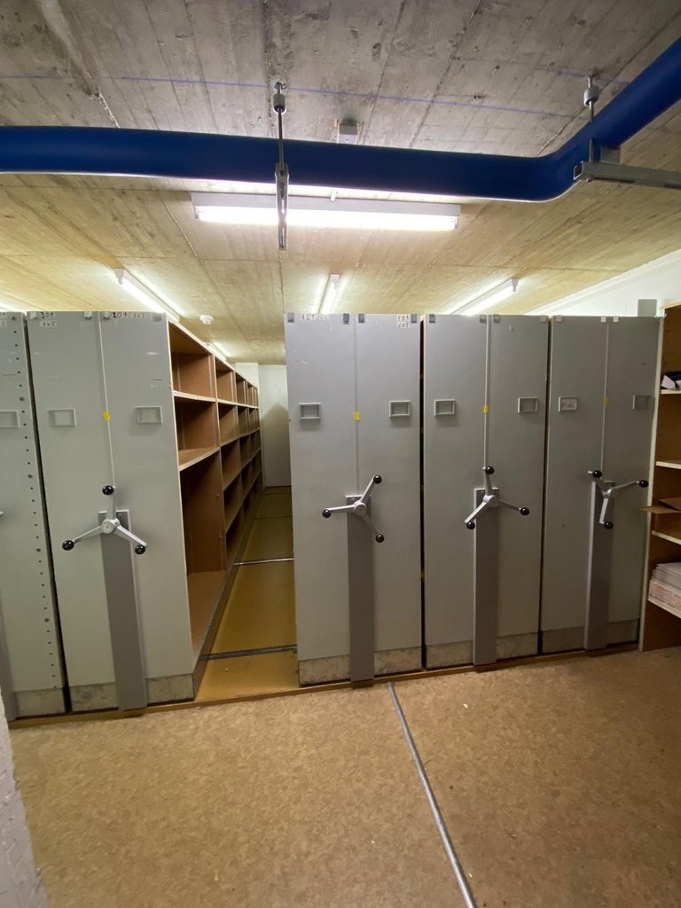 160m² storage room