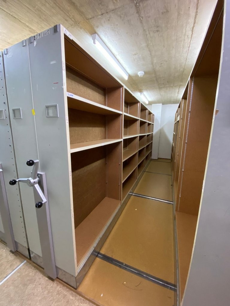 160m² storage room