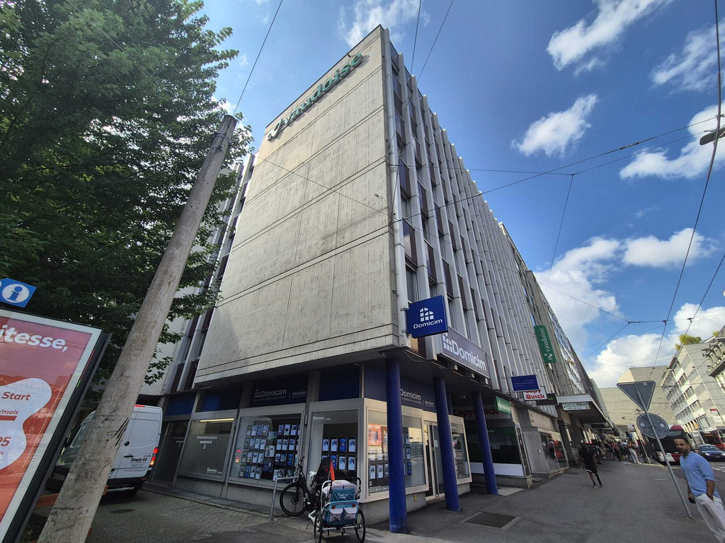 97m² department store, photo 1 of 3