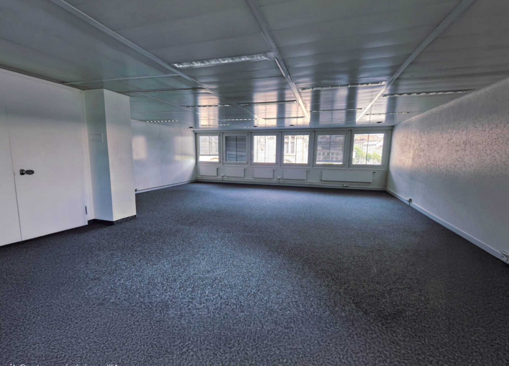 97m² department store, photo 3 of 3