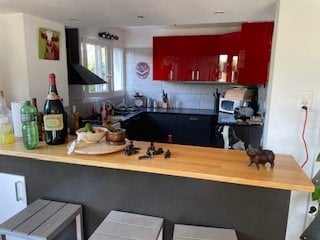 apartment in villa to share with garden and natural pool
smoker I am looking for a long-term flatmate after a 3 month trial period
dog welcome but must be gentle with the neighbors' cat

In addition to the rent, allow for charges of approximately 200.- per month