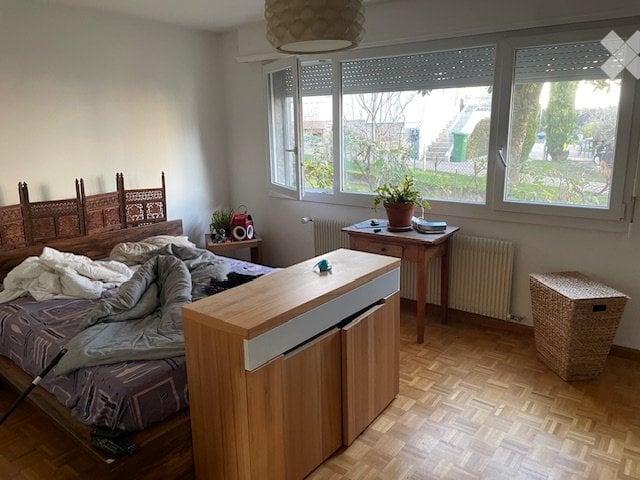 apartment in villa to share with garden and natural pool
smoker I am looking for a long-term flatmate after a 3 month trial period
dog welcome but must be gentle with the neighbors' cat

In addition to the rent, allow for charges of approximately 200.- per month