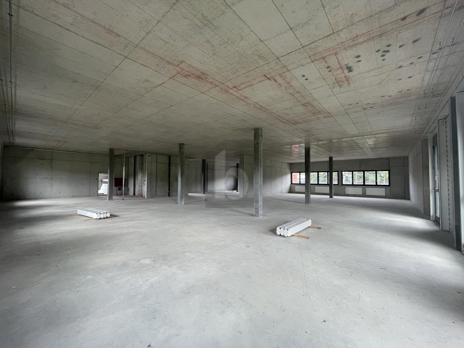 166m² industrial object, photo 2 of 4