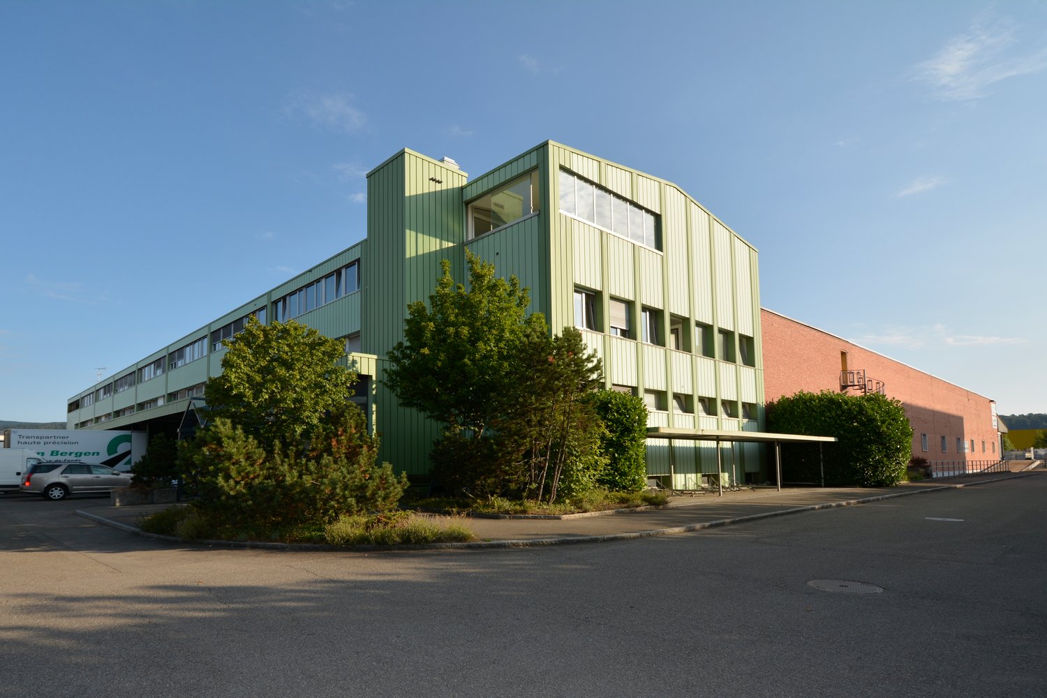 430m² office