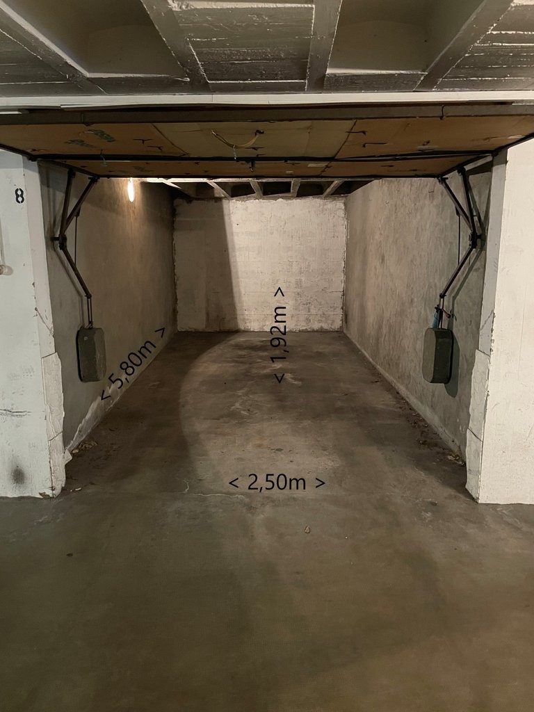 Single garage, photo 2 of 2