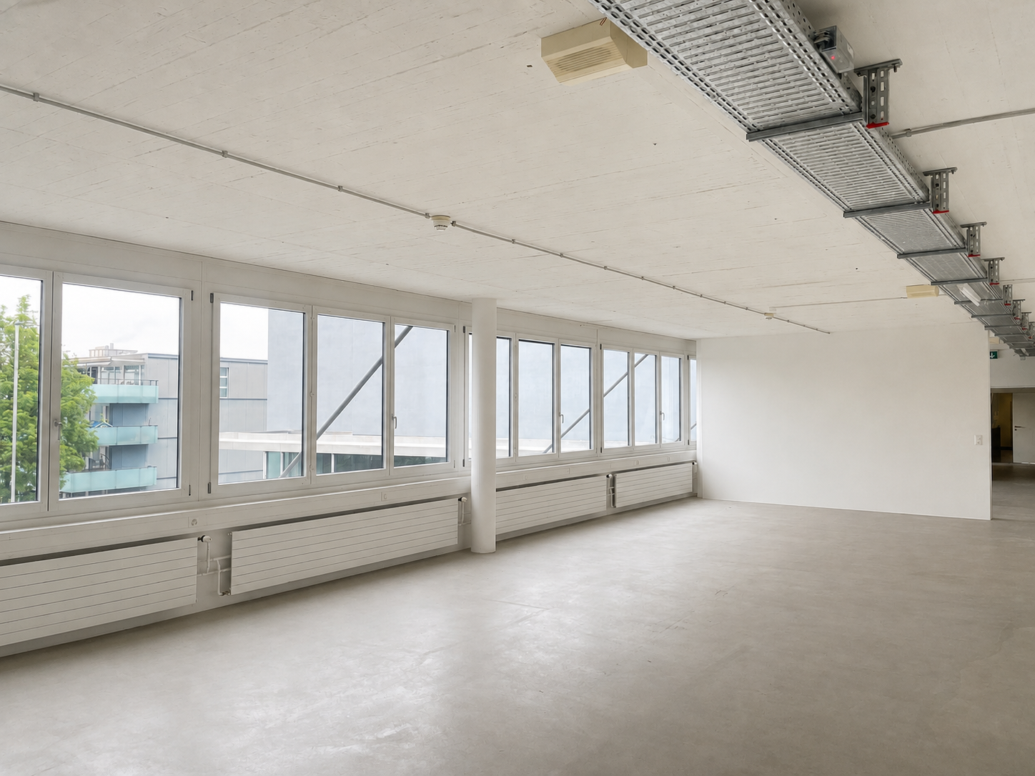 304m² commercial