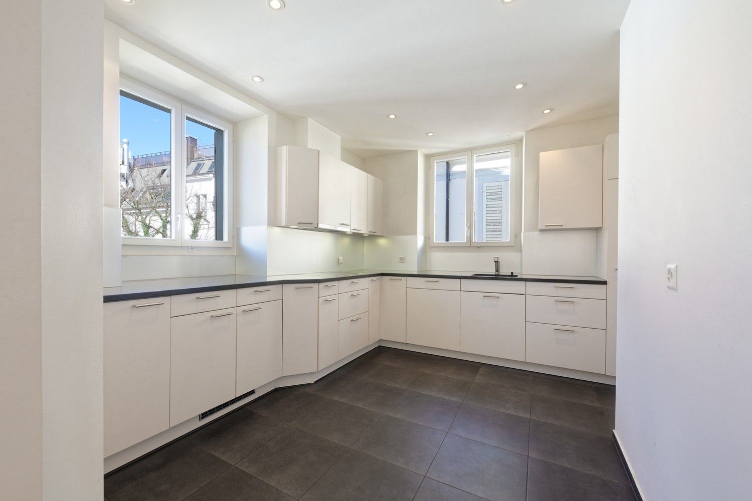 5 rooms apartment
