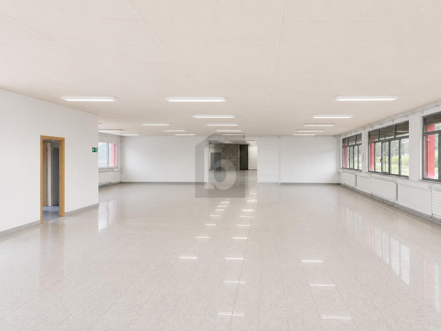 670m² industrial object, photo 3 of 4