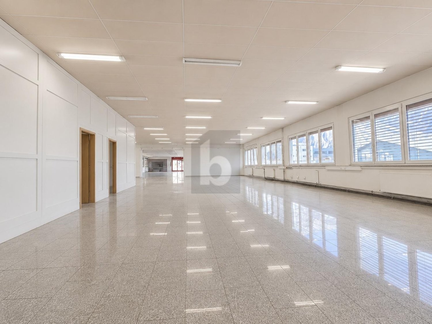 670m² industrial object, photo 1 of 4