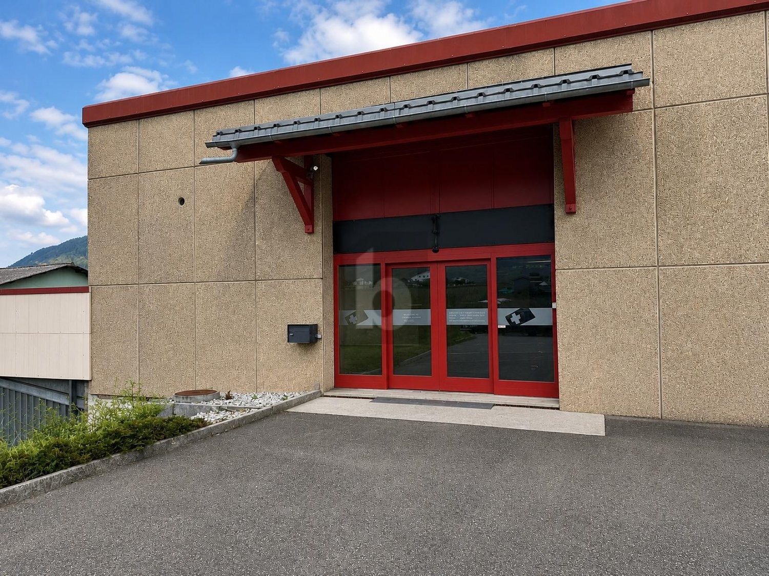 670m² industrial object, photo 2 of 4