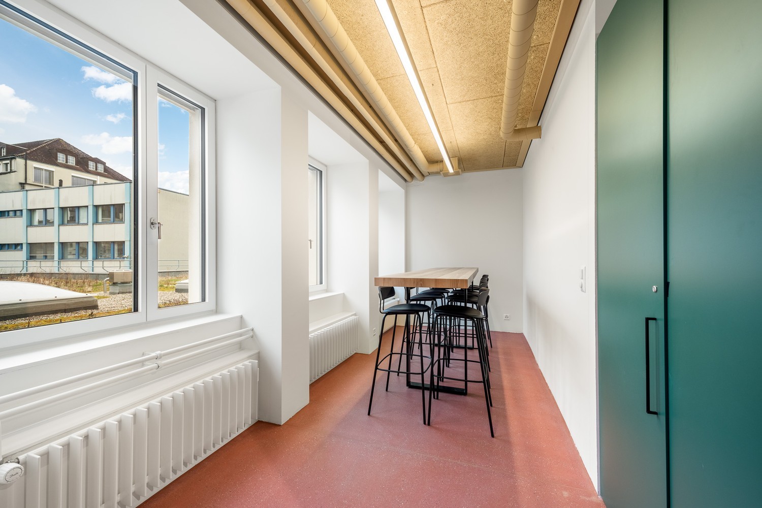 98m² commercial