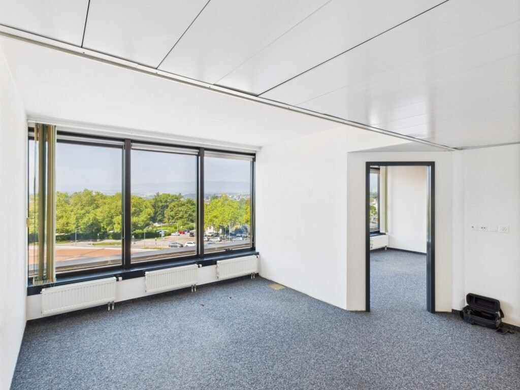 Office, photo 6 of 10