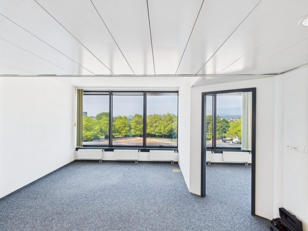 Office, photo 4 of 10