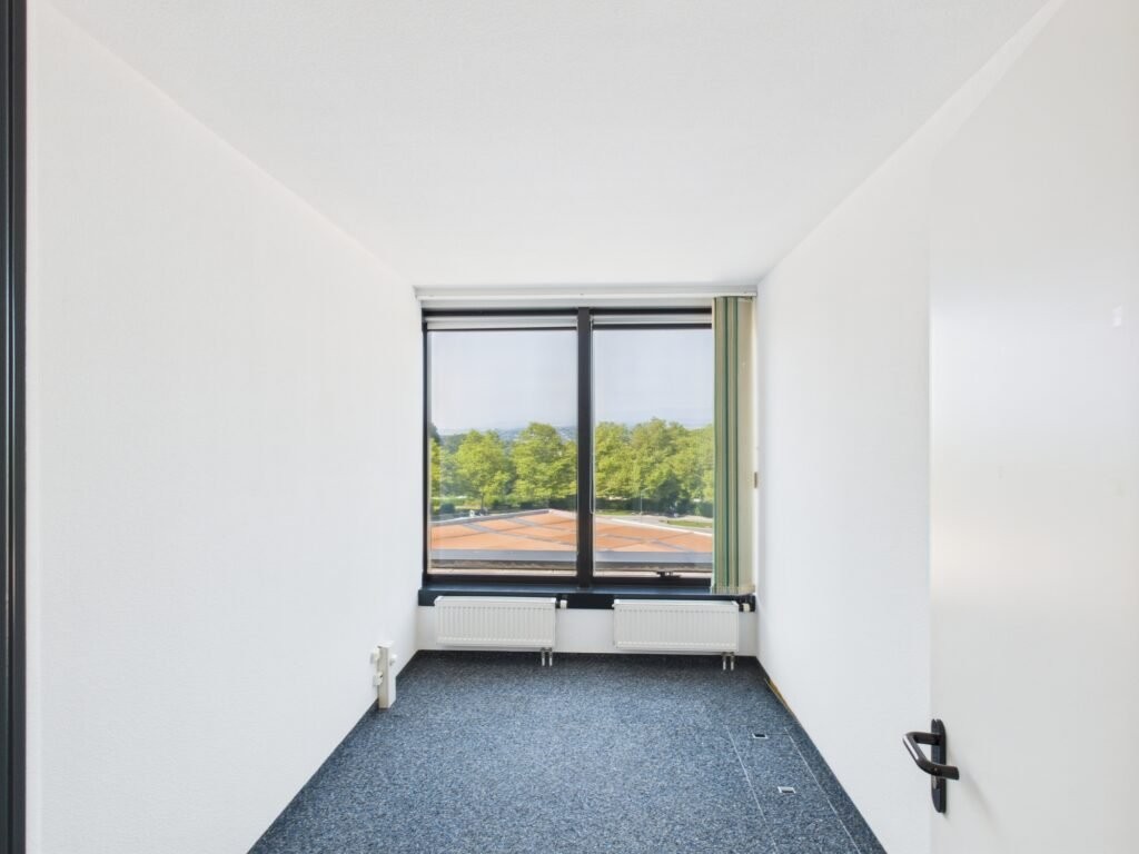 Office, photo 7 of 10