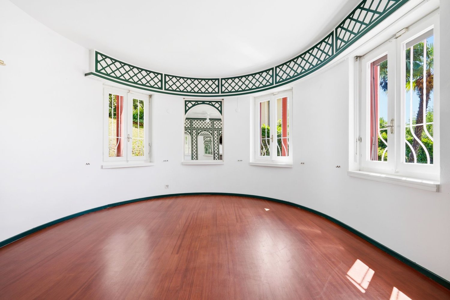 8 rooms villa (10)