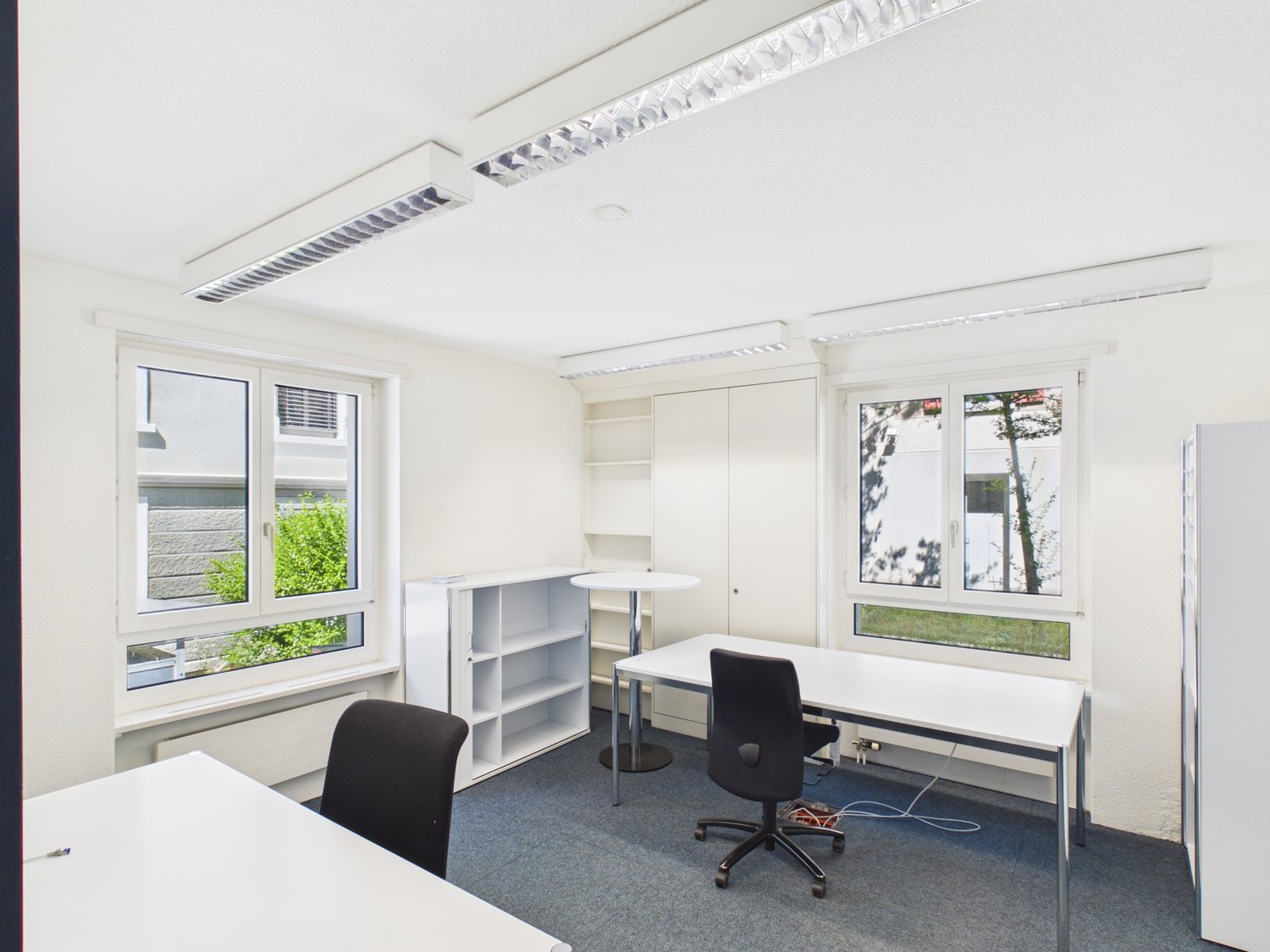 697m² office, photo 3 of 10
