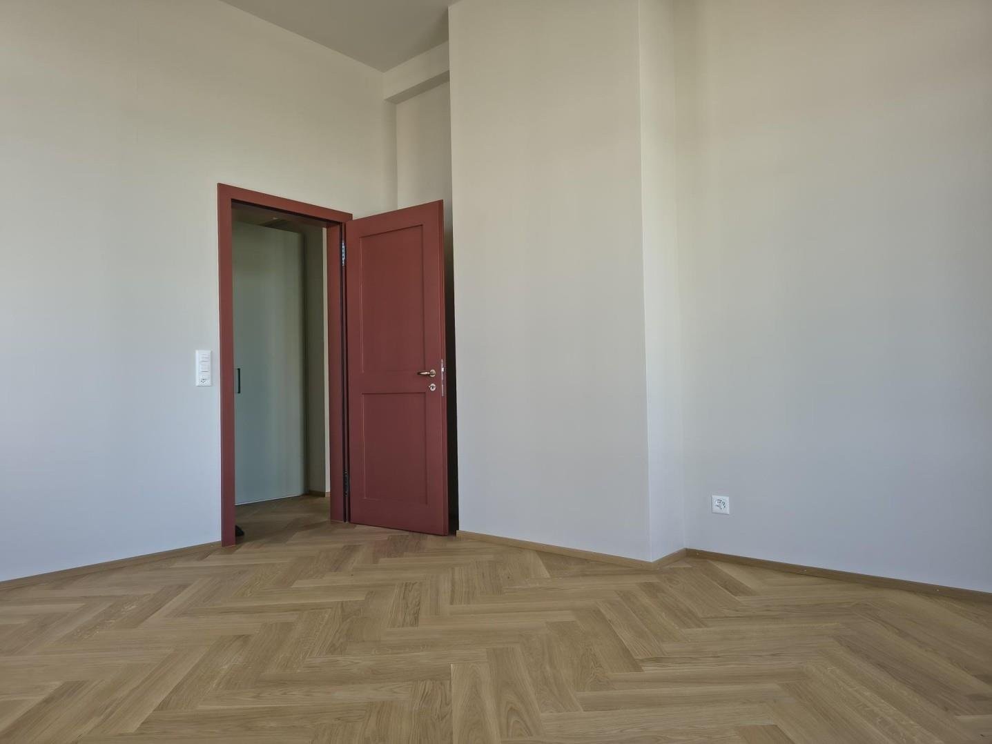 100m² commercial, photo 3 of 10