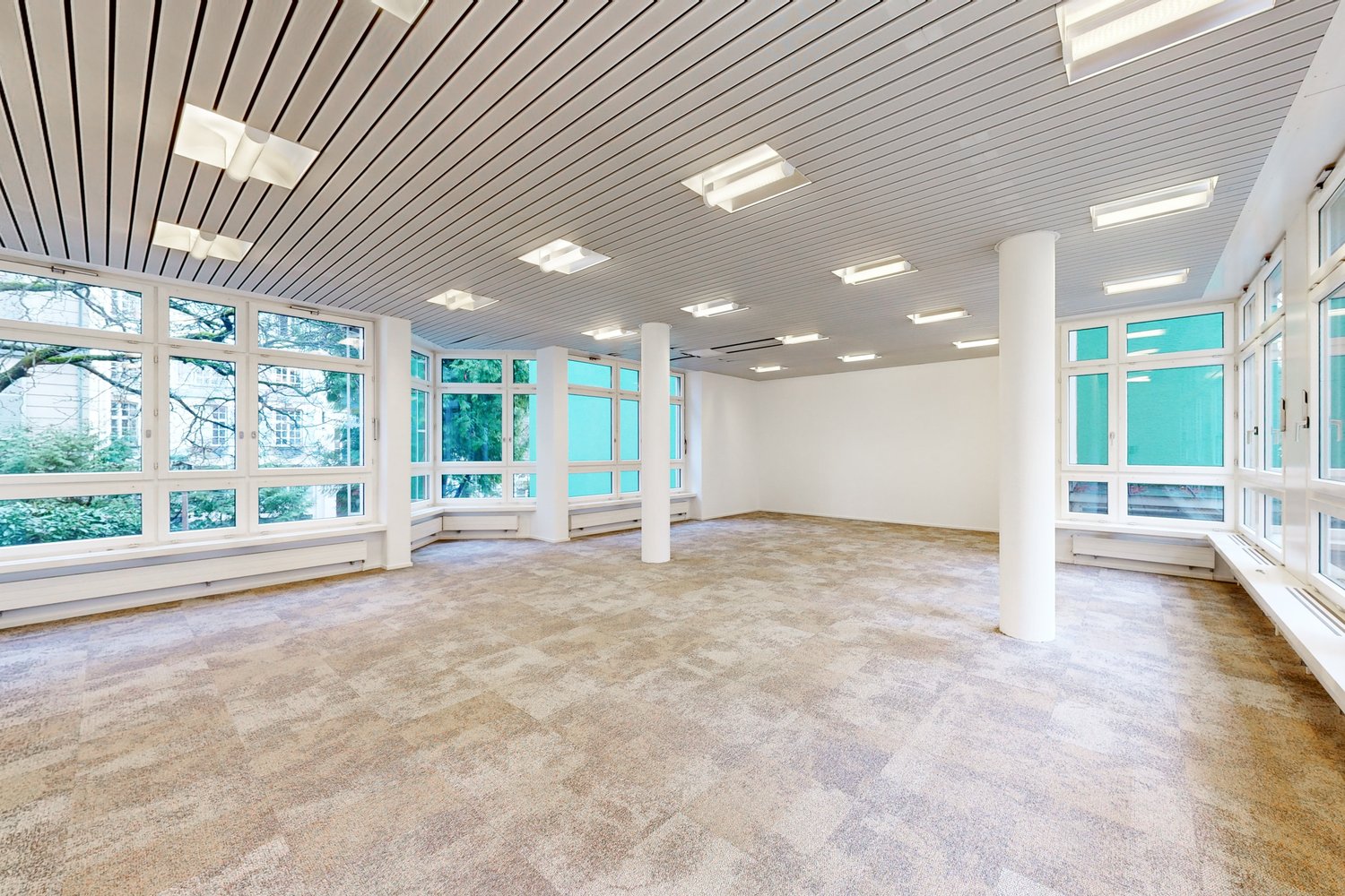 160m² commercial, photo 2 of 5