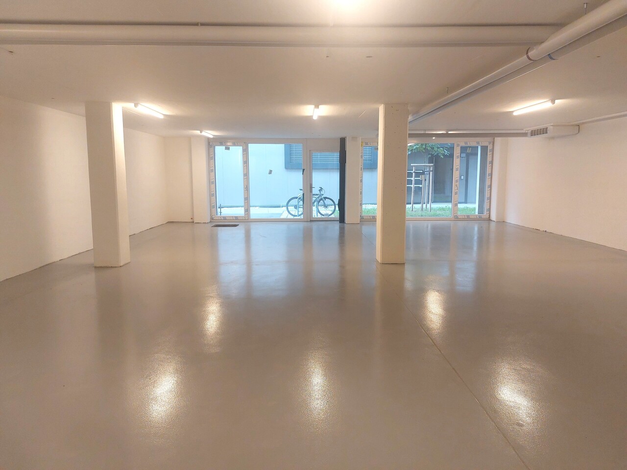 190m² workshop