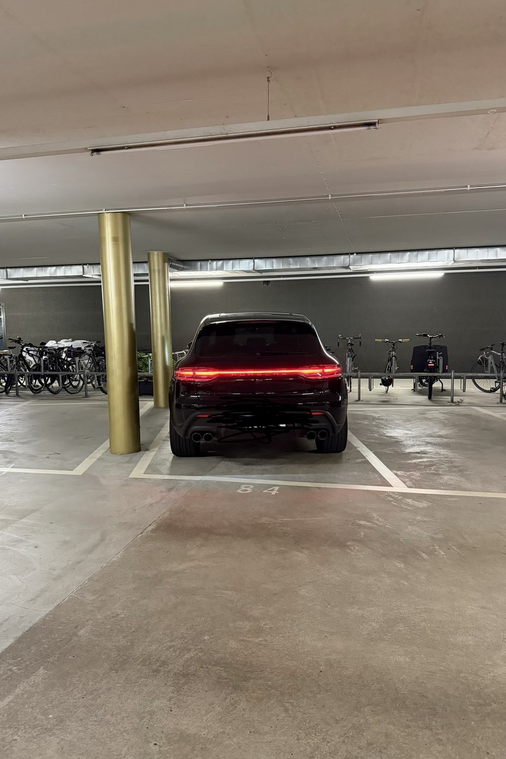 Underground parking space Zurich West / Prime Tower – CHF 260.–/month, photo 1 of 2