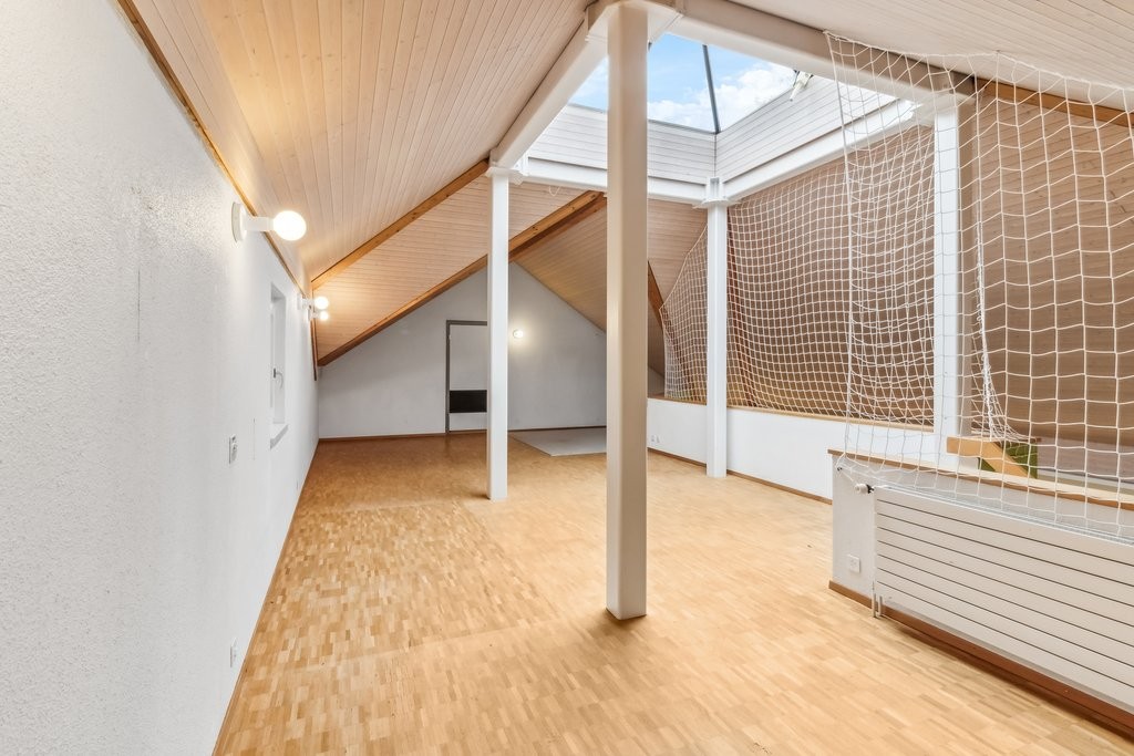 162m² storage room, photo 6 of 8